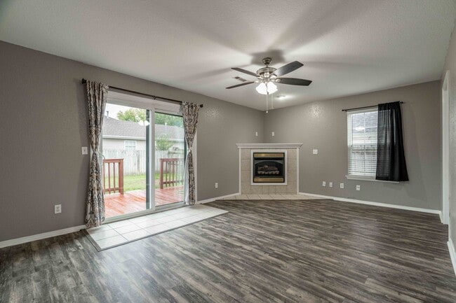 Building Photo - Spacious 3-Bedroom Home in Bentonville’s Eagle Crest Estates – First months rent 50% off!