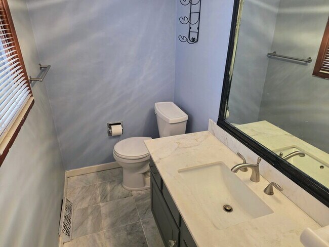 Building Photo - 320 34th St