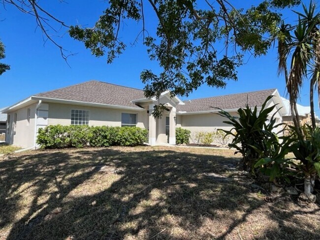 Building Photo - 1530 SW 19th Ave