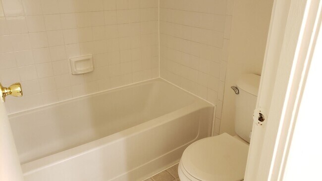 Building Photo - Convenient Location and Great Price!