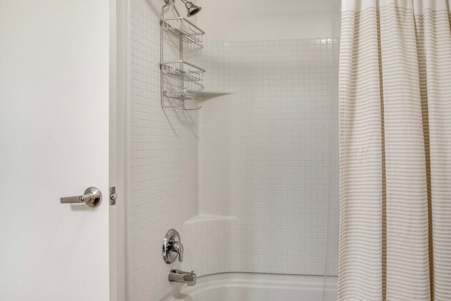 Building Photo - 10349 NE 10th St