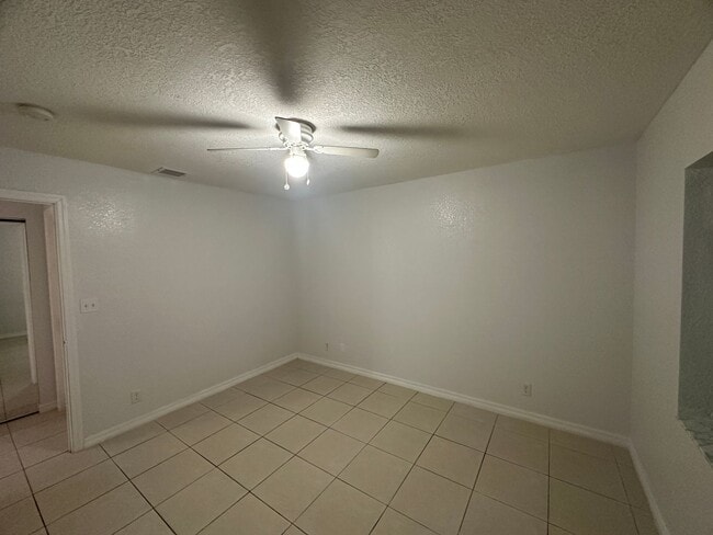 Building Photo - 2 Bedroom Duplex in the heart of Hollywood