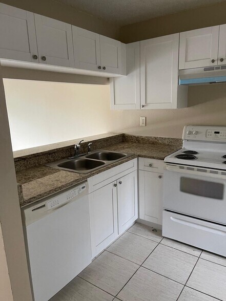 Building Photo - 11638 NW 23rd Ct