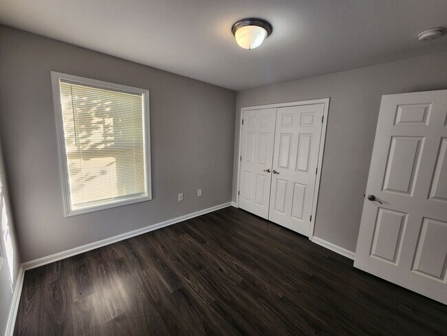 Building Photo - Beautiful 2 bedroom 2 full bath condo clos...