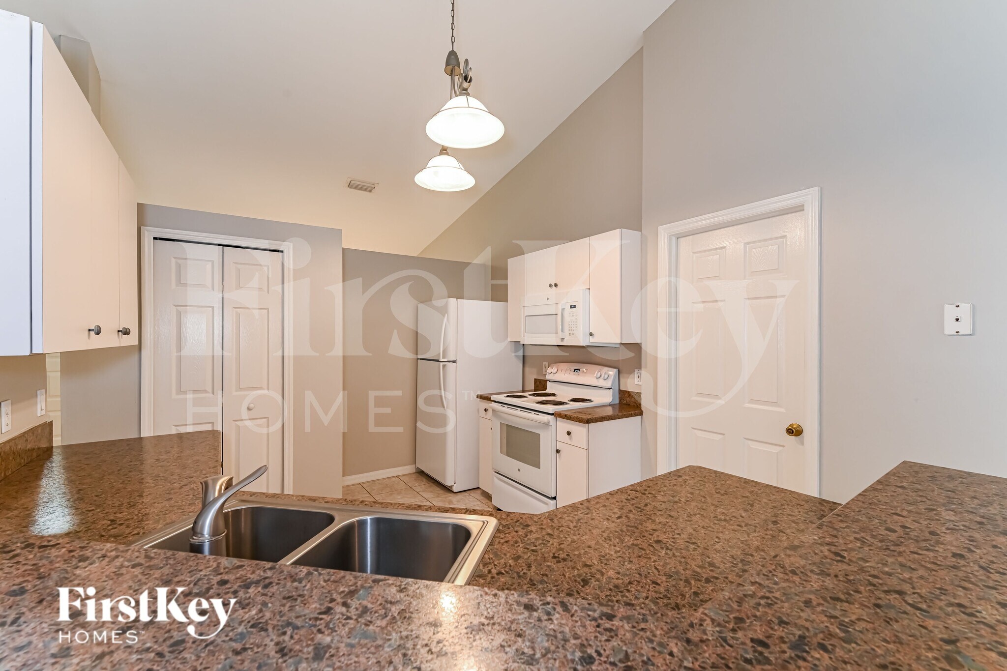 Building Photo - 2919 NW 4th Pl