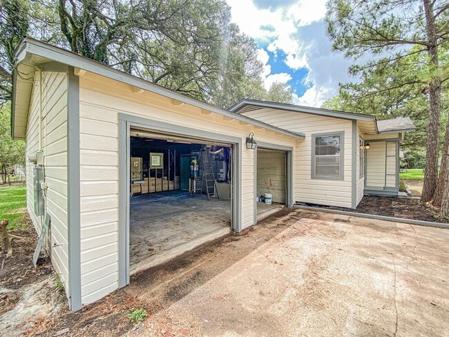 Building Photo - 3815 Commerce St