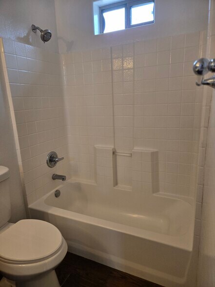 Building Photo - 5010 S 28th St
