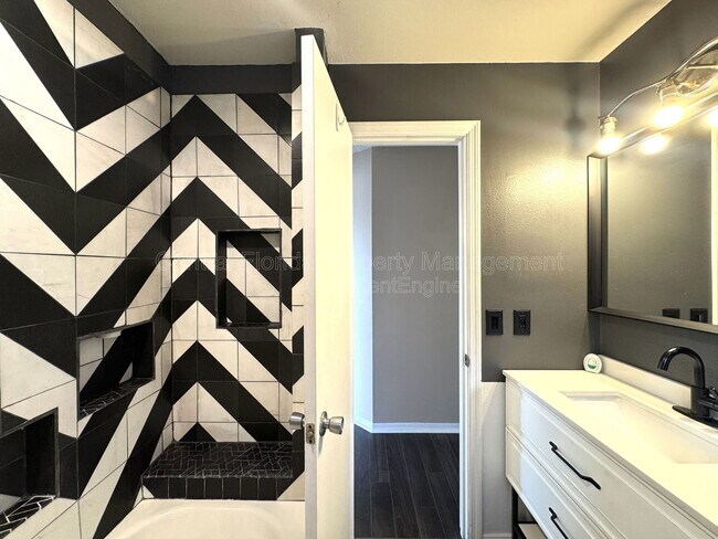 Building Photo - 2802 Curry Village Ln