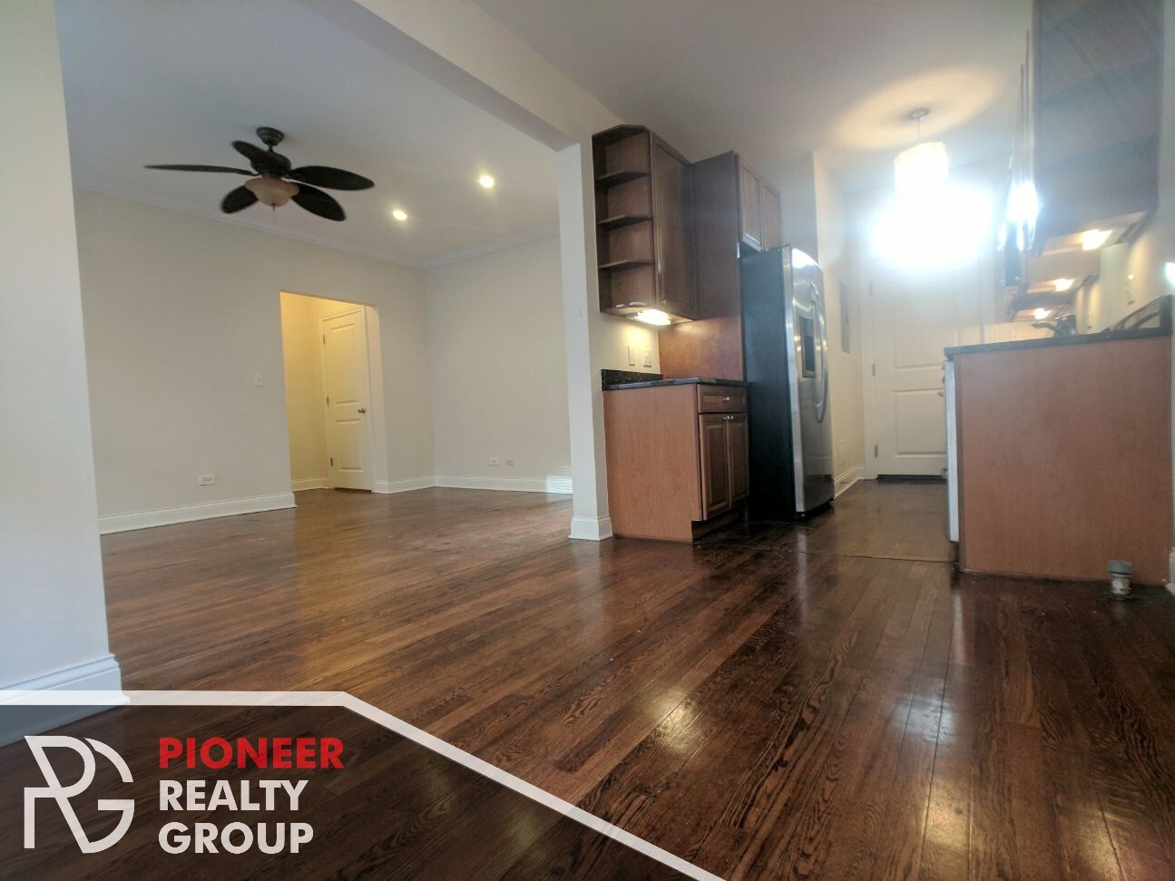 Building Photo - 736 W Addison St