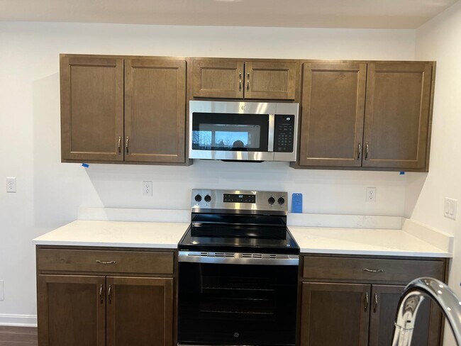 Building Photo - 3345 Sunbeam Pl