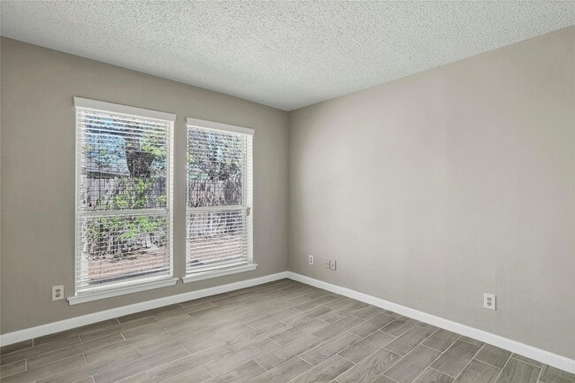 Building Photo - 9724 Summerwood Cir