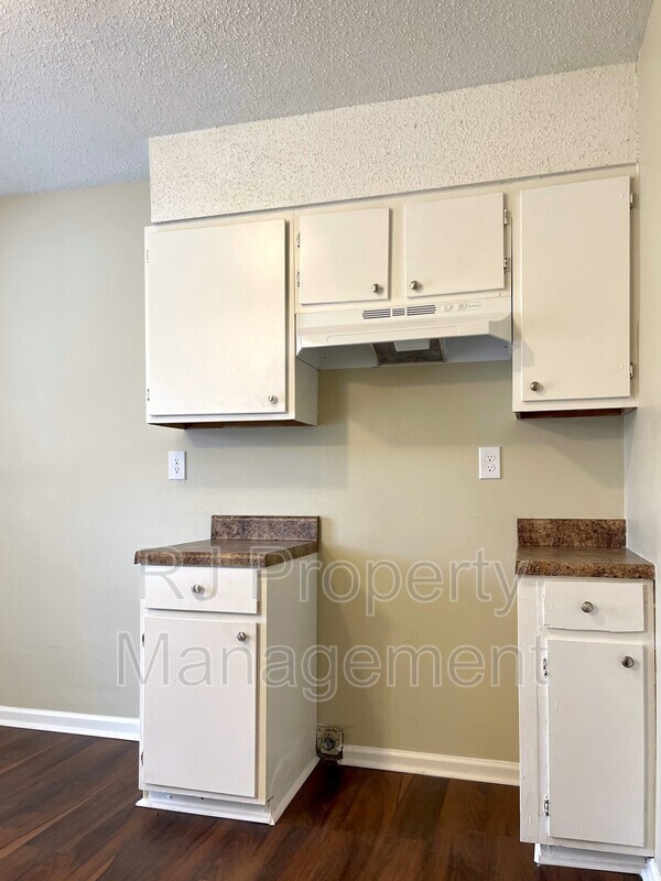 Building Photo - 5297 Breckenwood Dr