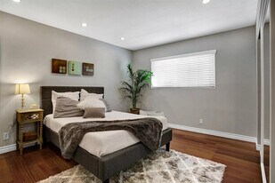 Building Photo - 2319 Curlew St