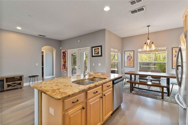 Building Photo - 9797 Portofino Dr