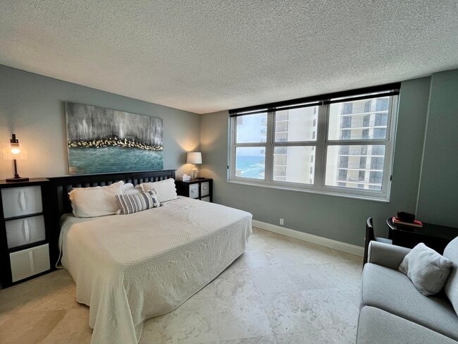 Building Photo - 5440 N Ocean Dr