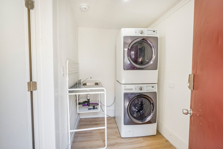 Building Photo - 312 La France Ave