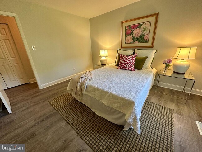 Building Photo - 349 Homeland Southway