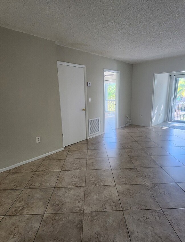 Building Photo - 98442 Windward Ave