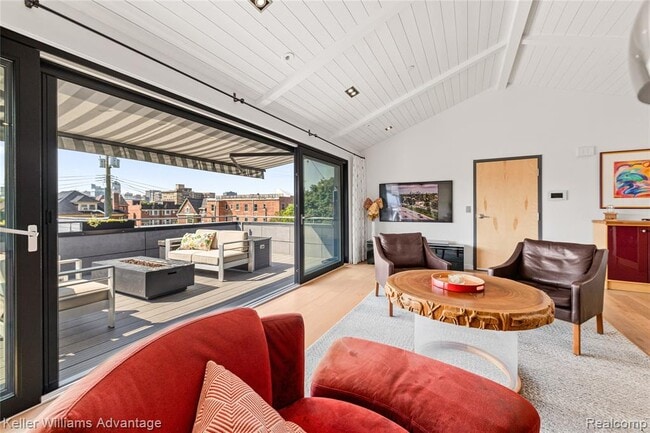 Building Photo - 284 Eliot St