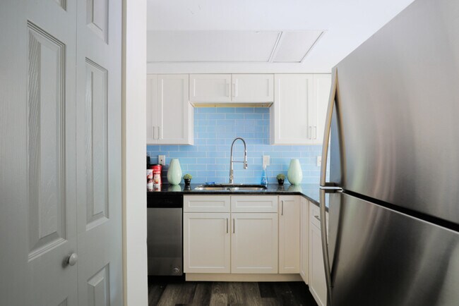 Building Photo - 6463 Klinect Ct