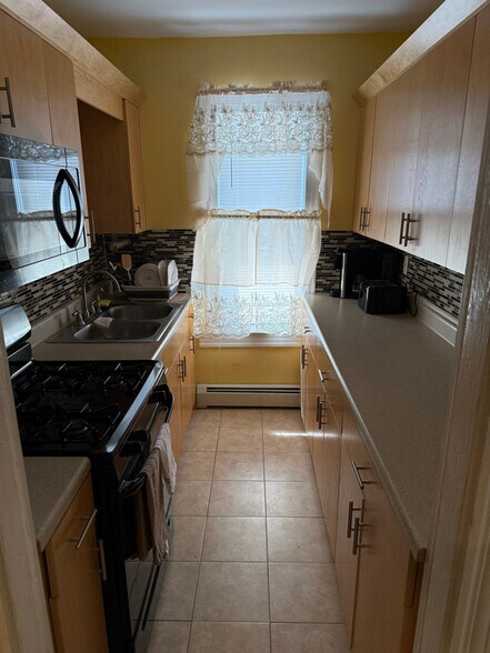 Building Photo - 80 Potters Ave