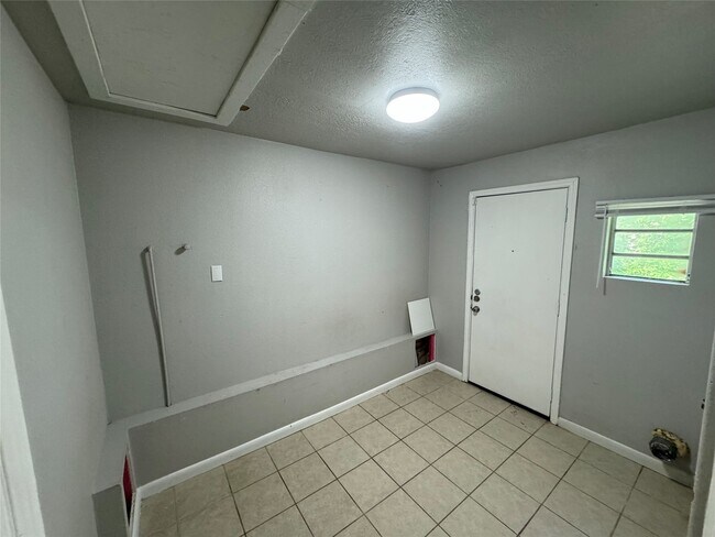 Building Photo - 509 Stimpson St