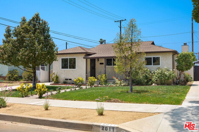 Primary Photo - 2011 Evergreen St