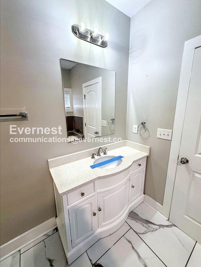 Building Photo - 463 Valley Hill Rd SE