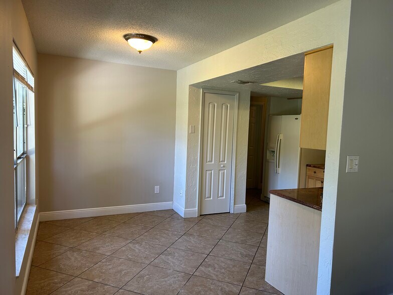 Building Photo - 873 Lake Marion Dr