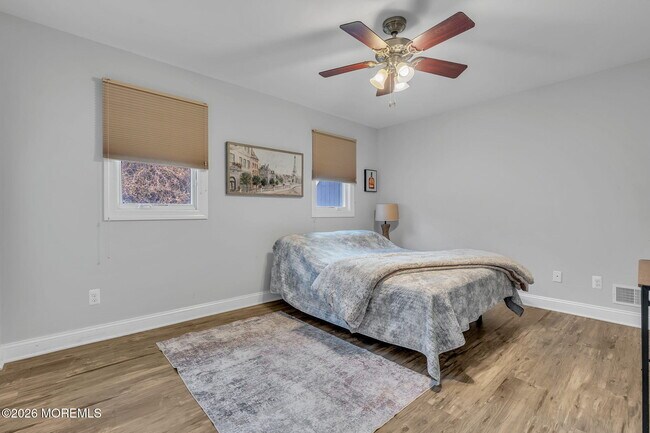 Building Photo - 23 E Mnr Sq