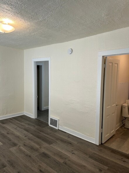 Building Photo - 815 11th St