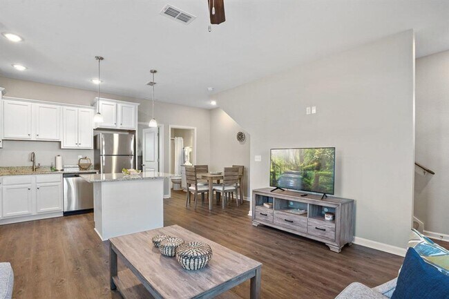 Building Photo - Modern 3/3 Condos with Private Baths & Lux...