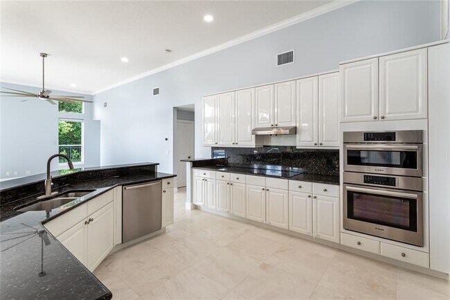 Building Photo - 15683 Cypress Park Dr