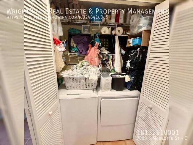 Building Photo - Charming 2/1 in Tampa!