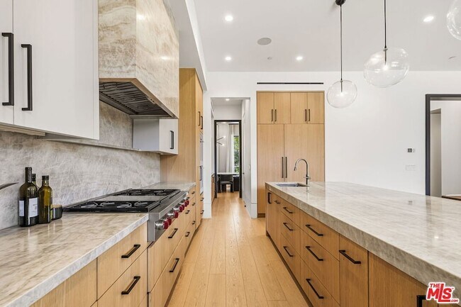 Building Photo - 9206 Monte Mar Dr