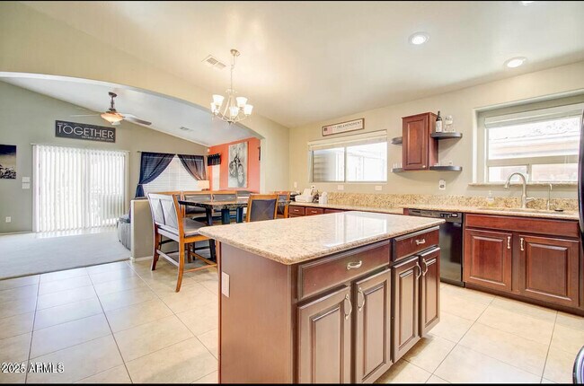 Building Photo - 1277 W Busa Dr