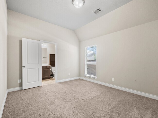 Building Photo - 2503 Elmwood Trl