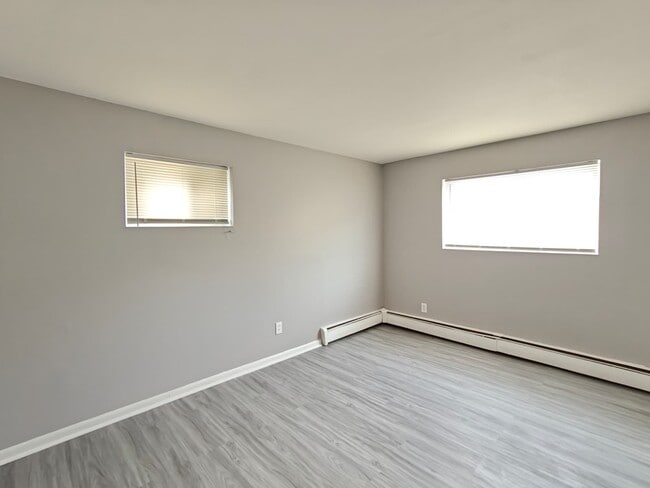 Building Photo - 308 Main St