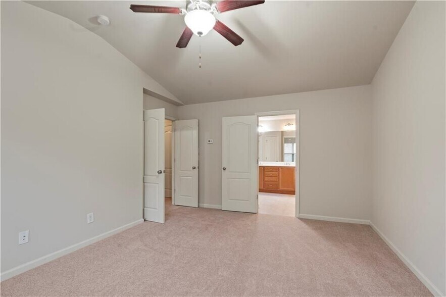 Building Photo - 3879 Brockenhurst Dr