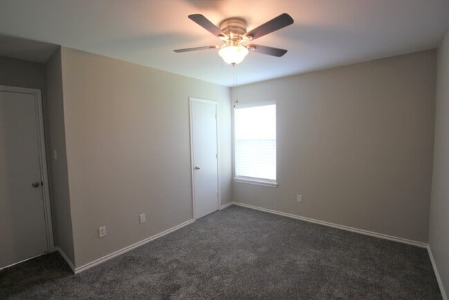 Building Photo - 3 Bedroom 2 Bath in Whitehouse ISD!