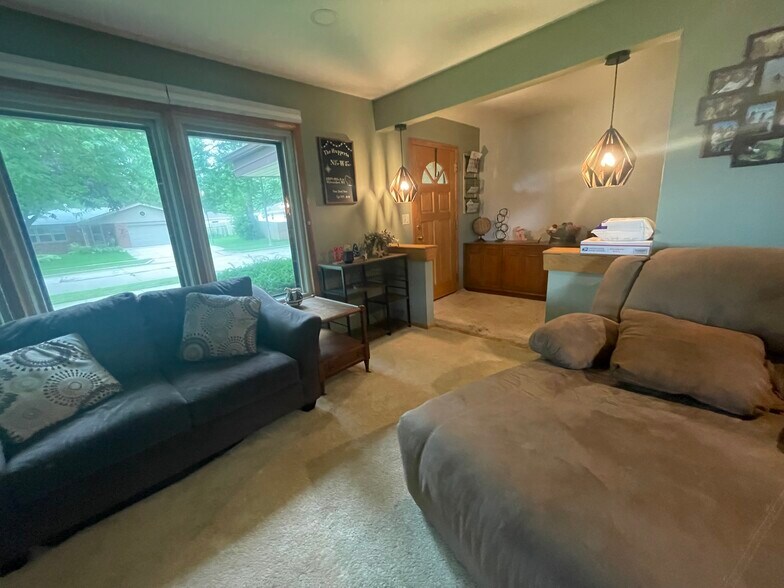 Building Photo - 6016 S 19th St