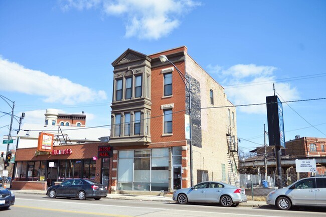 Primary Photo - 1777 N Clybourn Ave