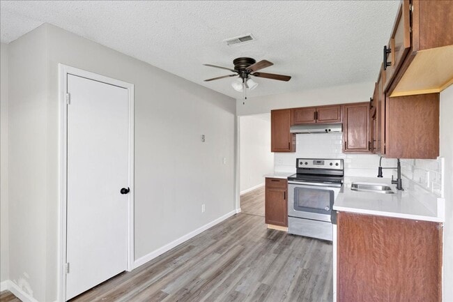 Building Photo - Condo for rent in Grayson Valley