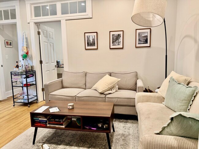 Building Photo - 829-833 Beacon Unit 504