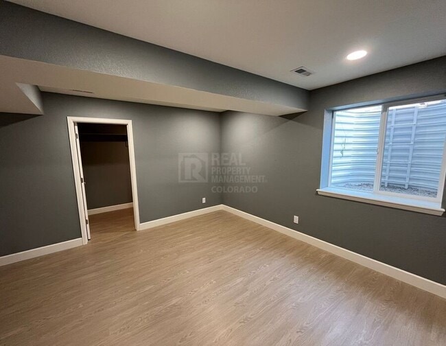 Building Photo - 325 Stone Creek Dr