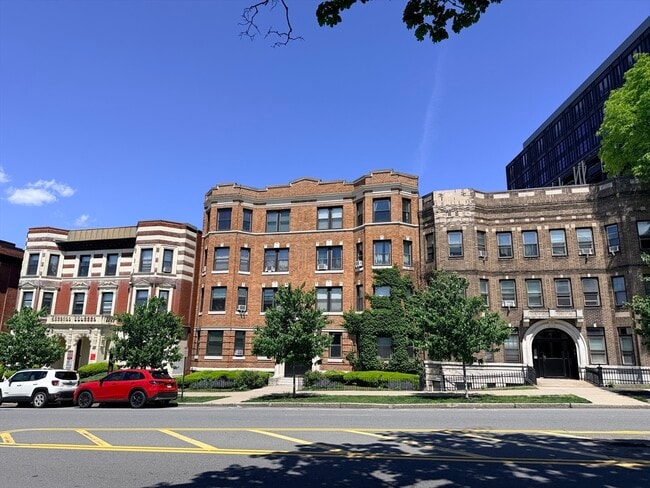 Building Photo - 451 Park Dr