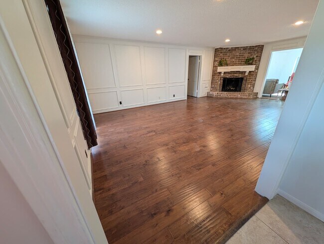 Building Photo - 11807 Highgrove Dr