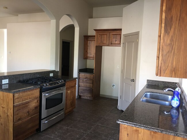 Building Photo - Five Bedroom Home in Washington Fields