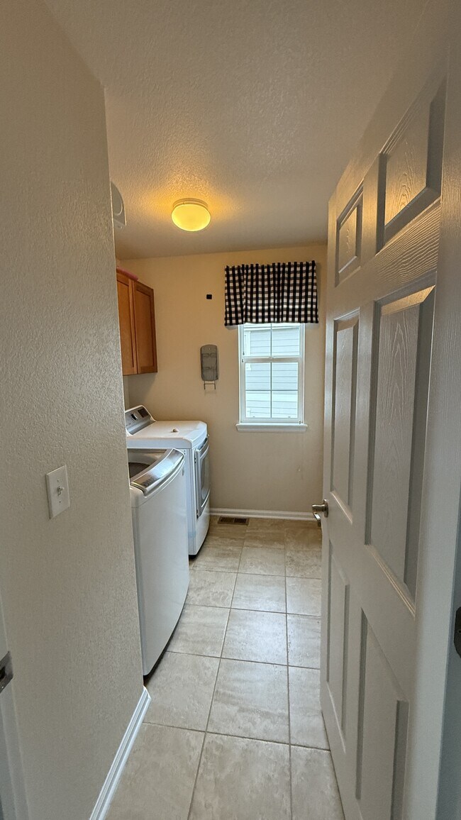 Building Photo - 7434 Grady Cir