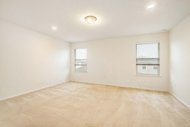 Building Photo - 907 Solitude Dr